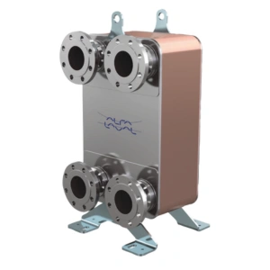 Intercambiador de calor soldado modelo CB410, alto de 793 mm, ancho de 490 mm y máxima presión de 16 bar.